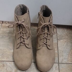 Soda Kids Tan Lace-Up Boots